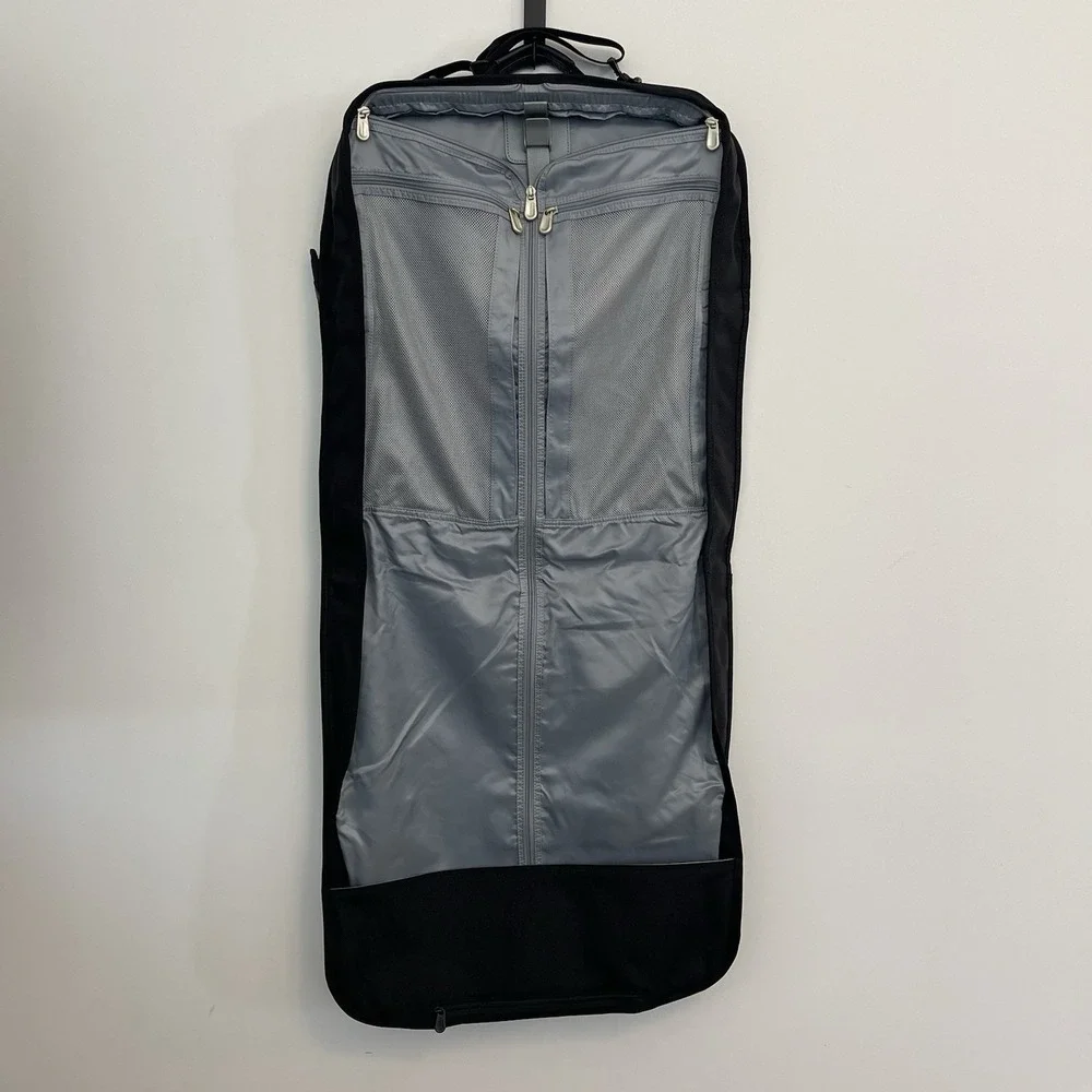 Briggs & Riley Travelware Bifold Black Nylon Garment  Wardrobe Bag Hook to Hang